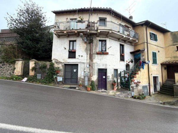 appartamento in vendita a Viterbo in zona San Martino al Cimino