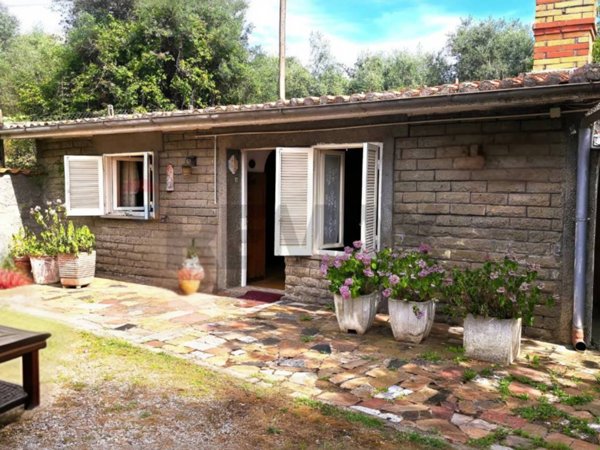 casa indipendente in vendita a Viterbo in zona Centro Città