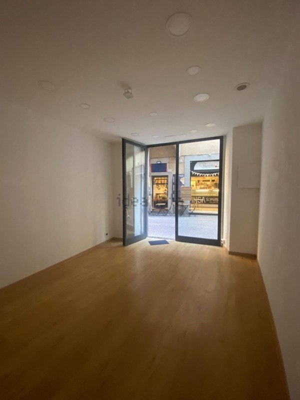 locale commerciale in vendita a Viterbo in zona Centro Città