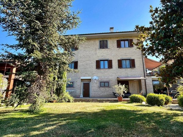 casa indipendente in vendita a Viterbo in zona Centro Città