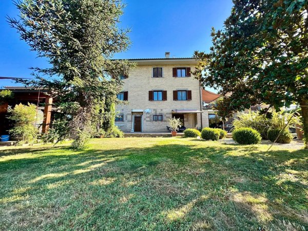 casa indipendente in vendita a Viterbo in zona Centro Città
