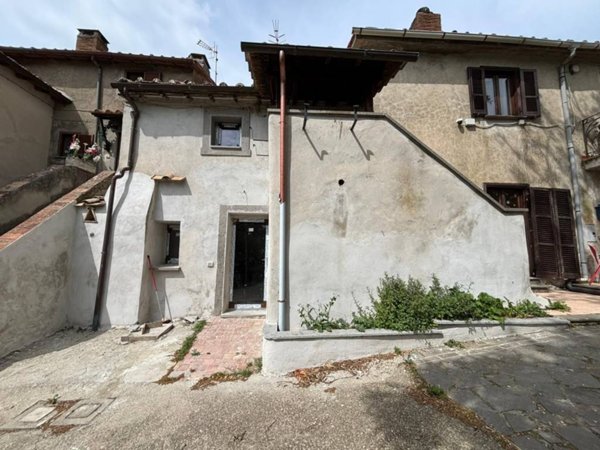 casa indipendente in vendita a Viterbo in zona San Martino al Cimino
