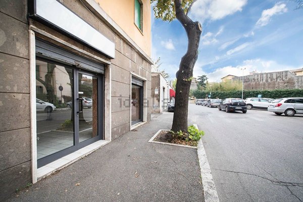 locale commerciale in vendita a Viterbo