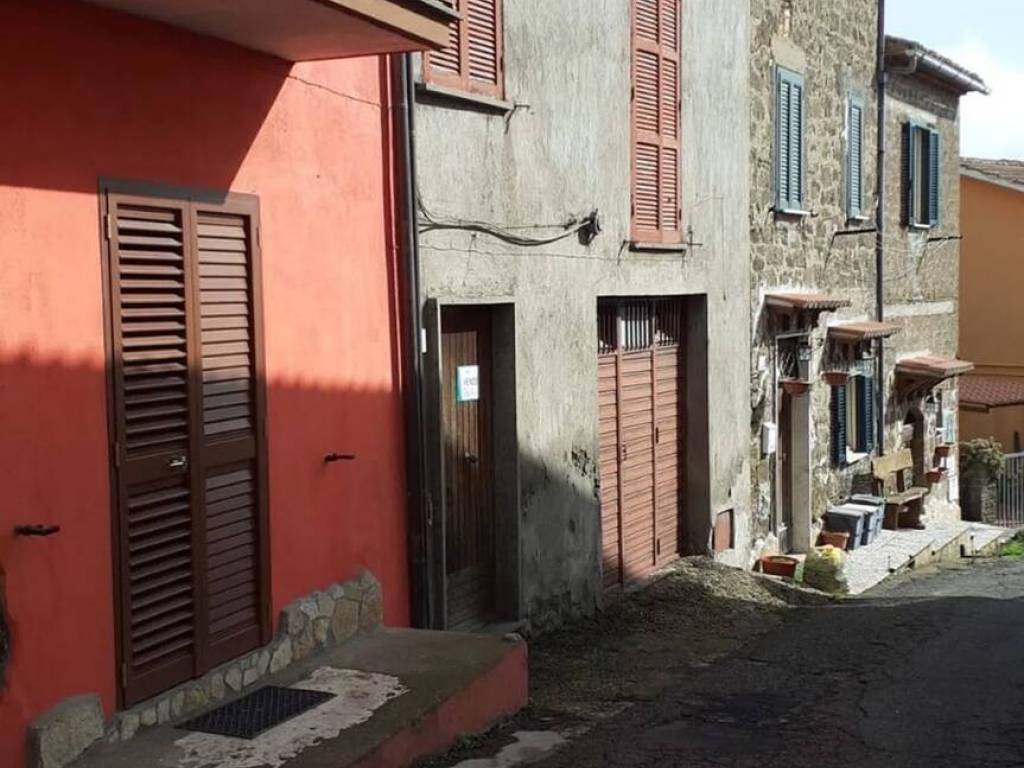 appartamento in vendita a Viterbo in zona Bagnaia