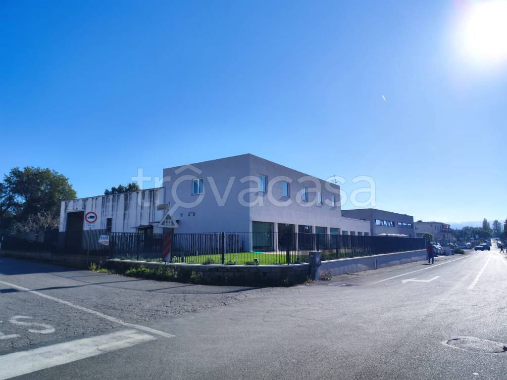 locale commerciale in vendita a Viterbo