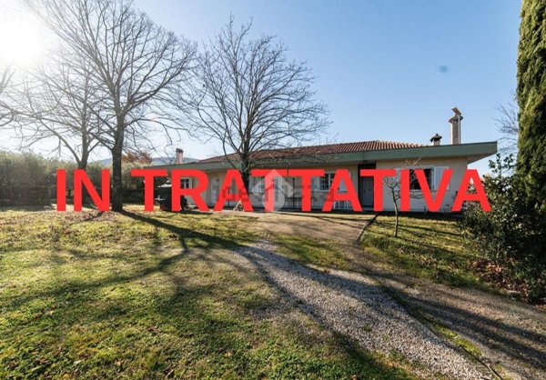 casa indipendente in vendita a Viterbo in zona Bagnaia