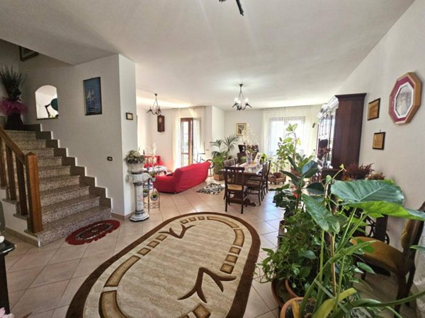 casa indipendente in vendita a Viterbo in zona Centro Città