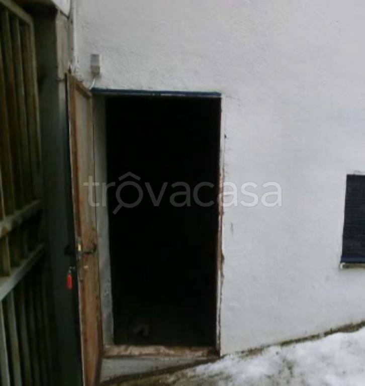 locale commerciale in vendita a Viterbo