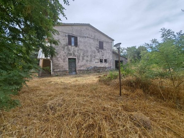 casa indipendente in vendita a Viterbo in zona Monterazzano