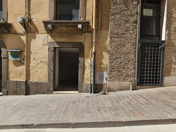 locale commerciale in vendita a Viterbo in zona Centro Città