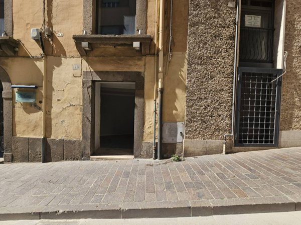 locale commerciale in vendita a Viterbo in zona Centro Città