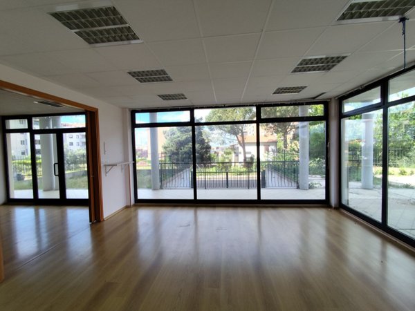 locale commerciale in vendita a Viterbo