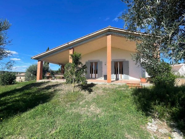 casa indipendente in vendita a Viterbo in zona Monterazzano