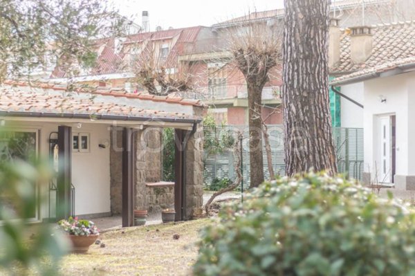 casa indipendente in vendita a Viterbo in zona Bagnaia
