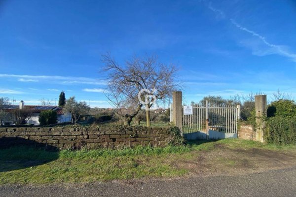 locale di sgombero in vendita a Viterbo in zona La Quercia