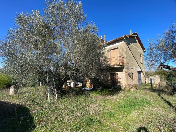 casa indipendente in vendita a Viterbo