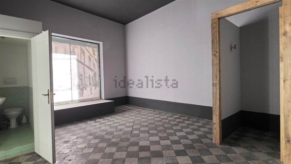 locale commerciale in vendita a Viterbo in zona Centro Città