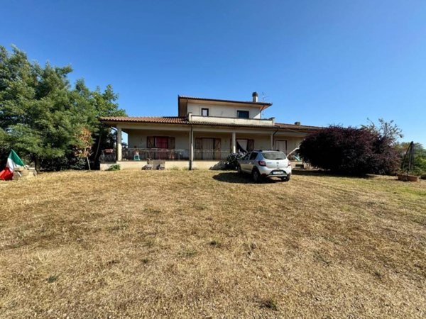 casa indipendente in vendita a Viterbo in zona Monterazzano
