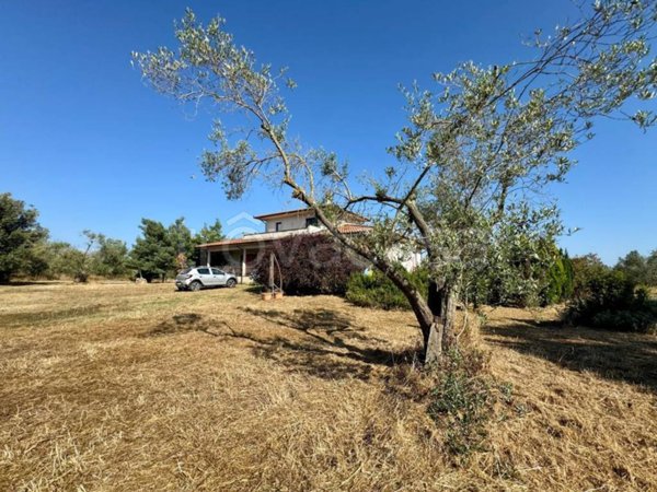 casa indipendente in vendita a Viterbo in zona Monterazzano