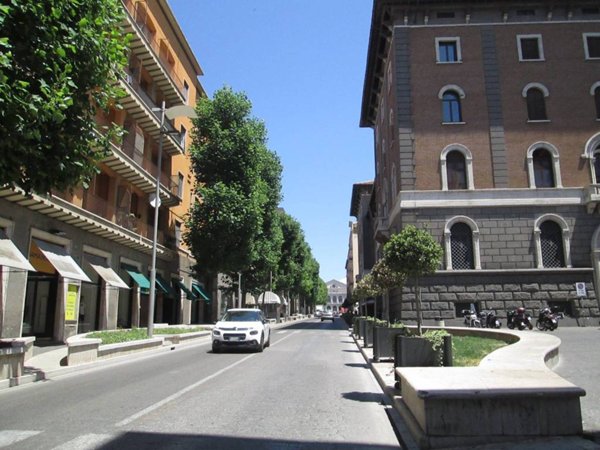 negozio in vendita a Viterbo in zona Centro Città