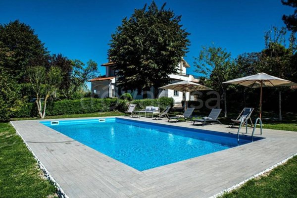 casa indipendente in vendita a Viterbo in zona Monterazzano