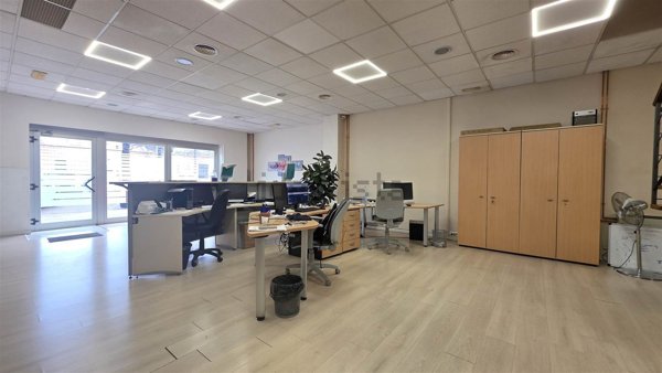 locale commerciale in vendita a Viterbo