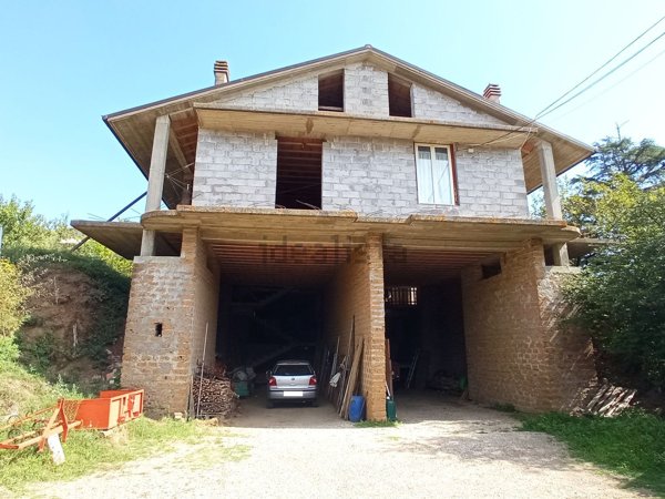 casa indipendente in vendita a Viterbo in zona Fastello