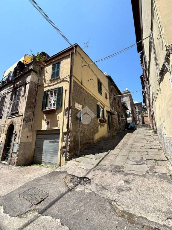 casa semindipendente in vendita a Viterbo