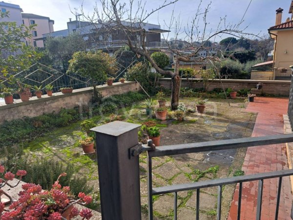 appartamento in vendita a Viterbo in zona Bagnaia