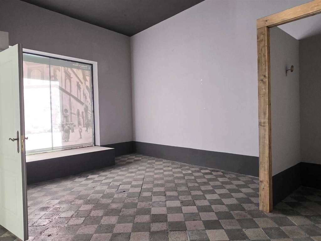 negozio in vendita a Viterbo in zona Centro Città