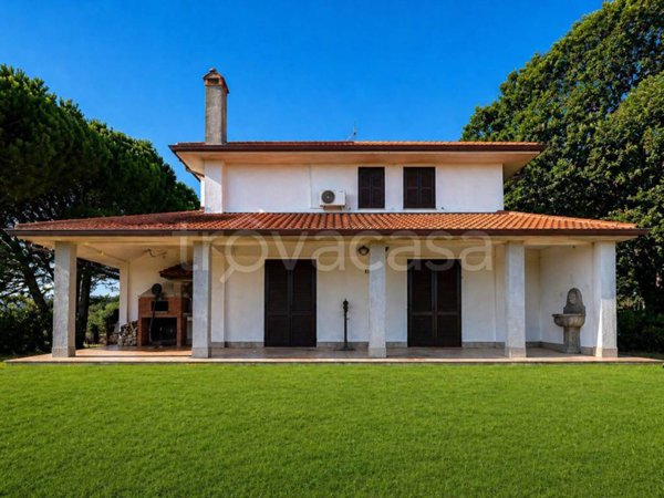casa indipendente in vendita a Viterbo in zona Tobia