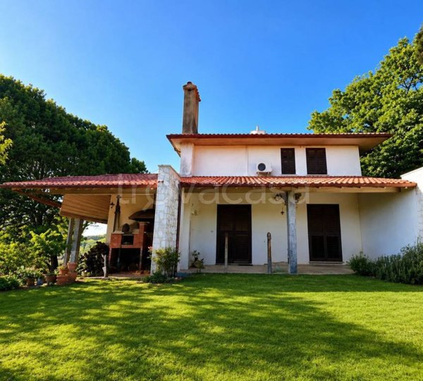 casa indipendente in vendita a Viterbo in zona Tobia
