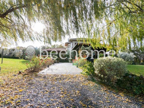 casa indipendente in vendita a Viterbo in zona Bagnaia