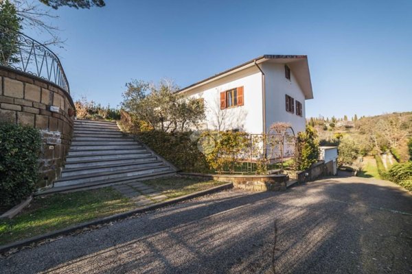 casa indipendente in vendita a Viterbo in zona Centro Città