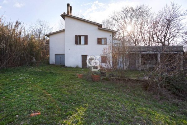 casa indipendente in vendita a Viterbo in zona San Martino al Cimino