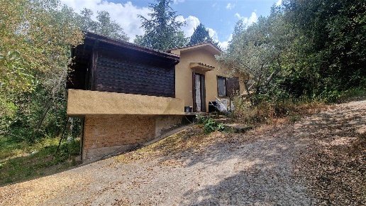 casa indipendente in vendita a Viterbo in zona Tobia