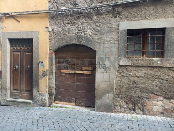 locale di sgombero in vendita a Viterbo in zona Centro Città