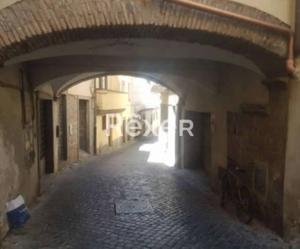 locale di sgombero in vendita a Viterbo
