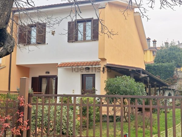 casa indipendente in vendita a Viterbo in zona San Martino al Cimino