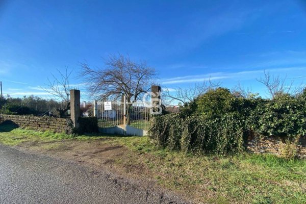 locale di sgombero in vendita a Viterbo in zona La Quercia