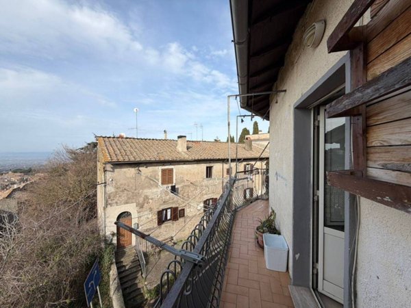 appartamento in vendita a Viterbo in zona San Martino al Cimino