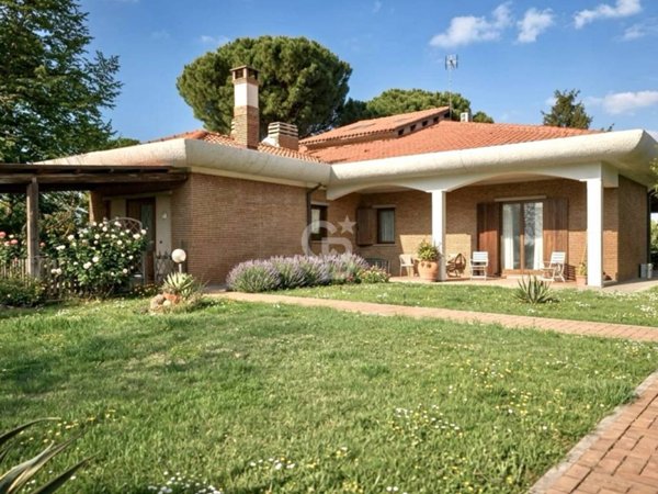 casa indipendente in vendita a Viterbo