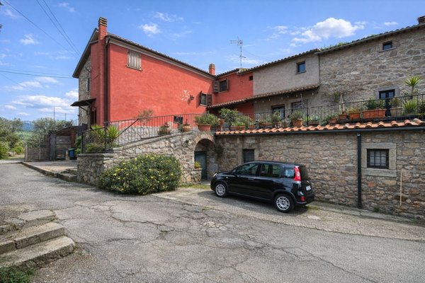 casa indipendente in vendita a Viterbo