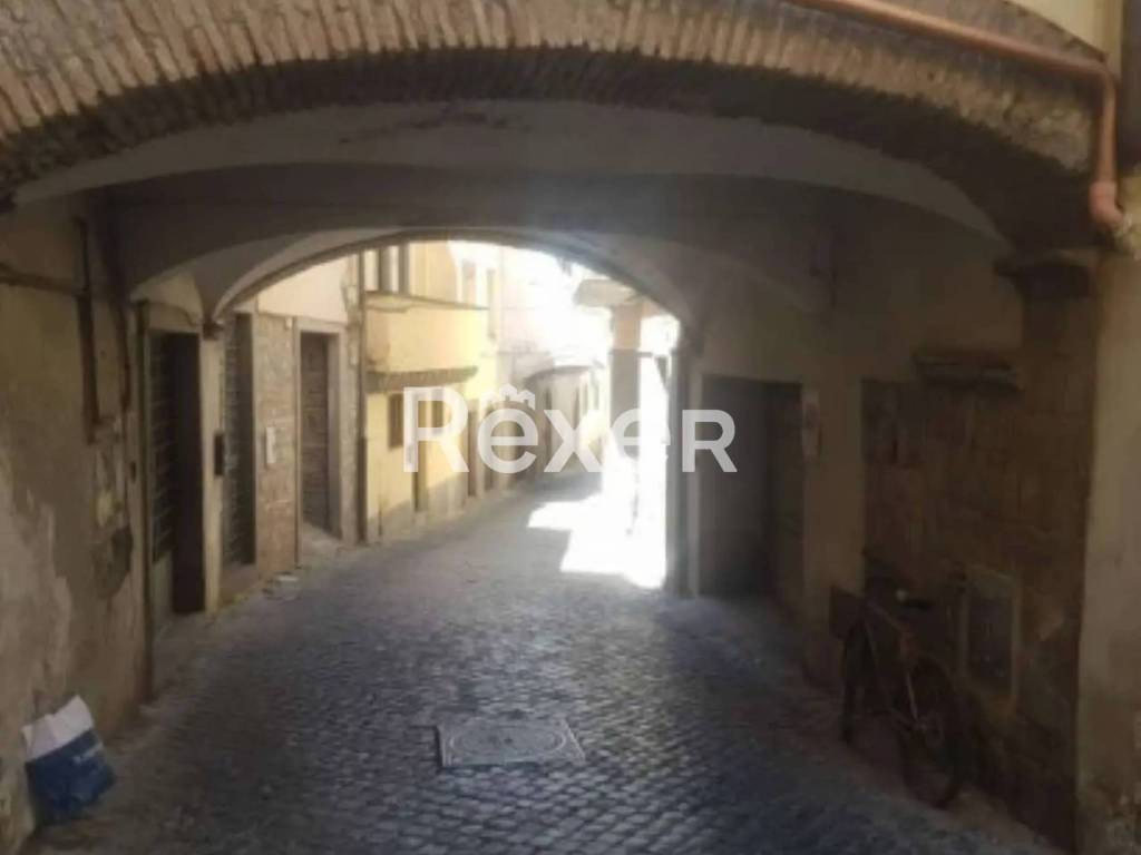 locale commerciale in vendita a Viterbo in zona Centro Città