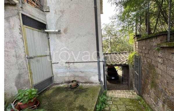 casa indipendente in vendita a Viterbo
