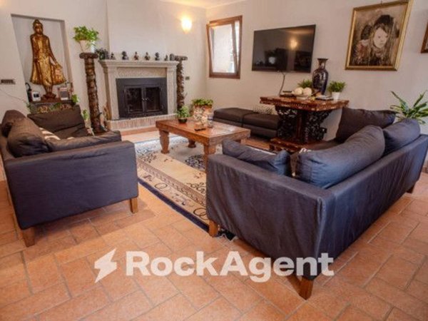 appartamento in vendita a Viterbo in zona Roccalvecce