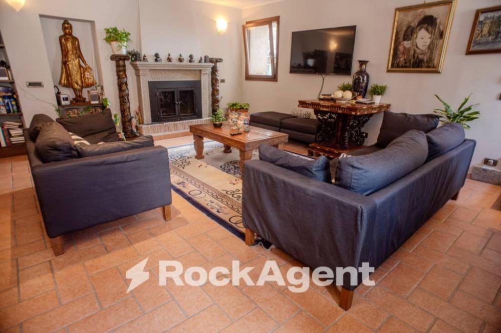appartamento in vendita a Viterbo in zona Roccalvecce