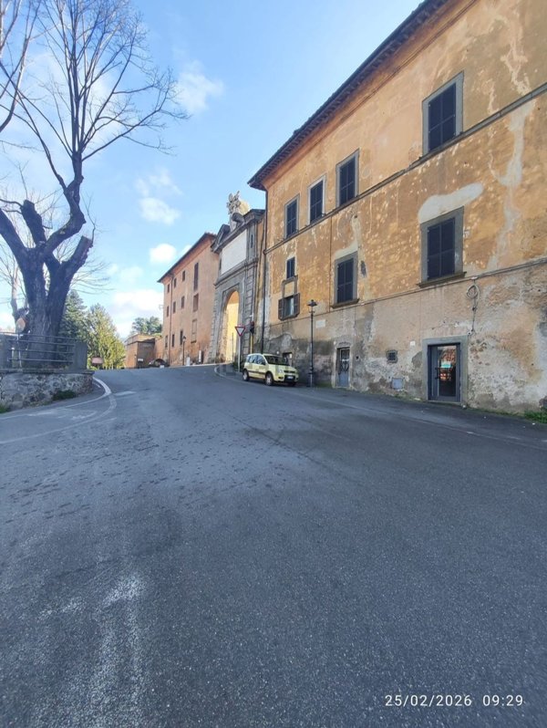 locale di sgombero in vendita a Viterbo