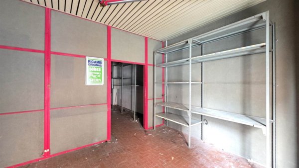 negozio in vendita a Viterbo in zona Centro Città