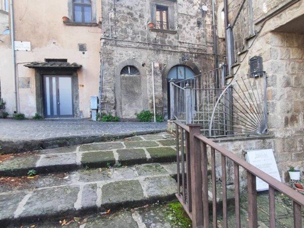 negozio in vendita a Viterbo in zona Centro Città